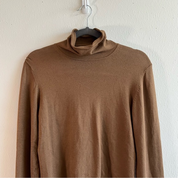 Max Mara Turtleneck Camel Tan Silk & Cashmere Blend Knit Top Sz L EUC - Picture 2 of 9